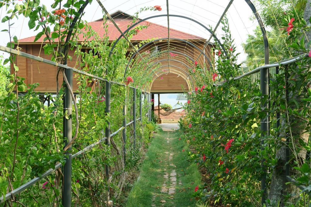 Vinis Farm - A Private Island Stay -Privacy Redefined !!! Mundrothuruth Bagian luar foto